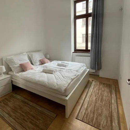 Klikk Apartments At Gozsdu